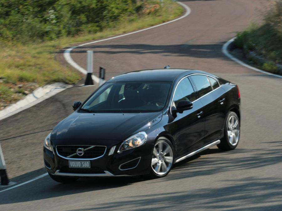  Volvo S60 D3 2010 года  (фото 15 из 17)